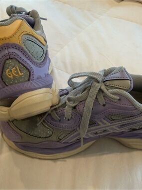 Women’s Lavender Athletic Sneakers with GEL Cushioning